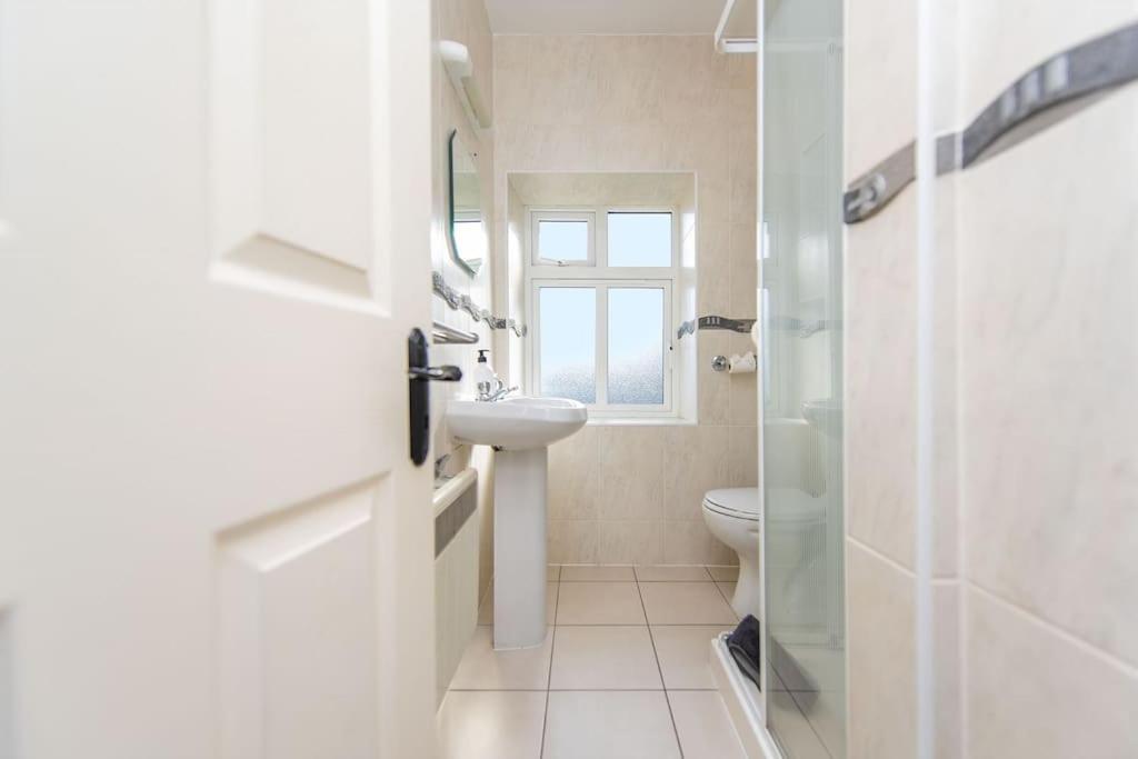 Clonbur House - Two Bedroom Village Apartment Galway Esterno foto