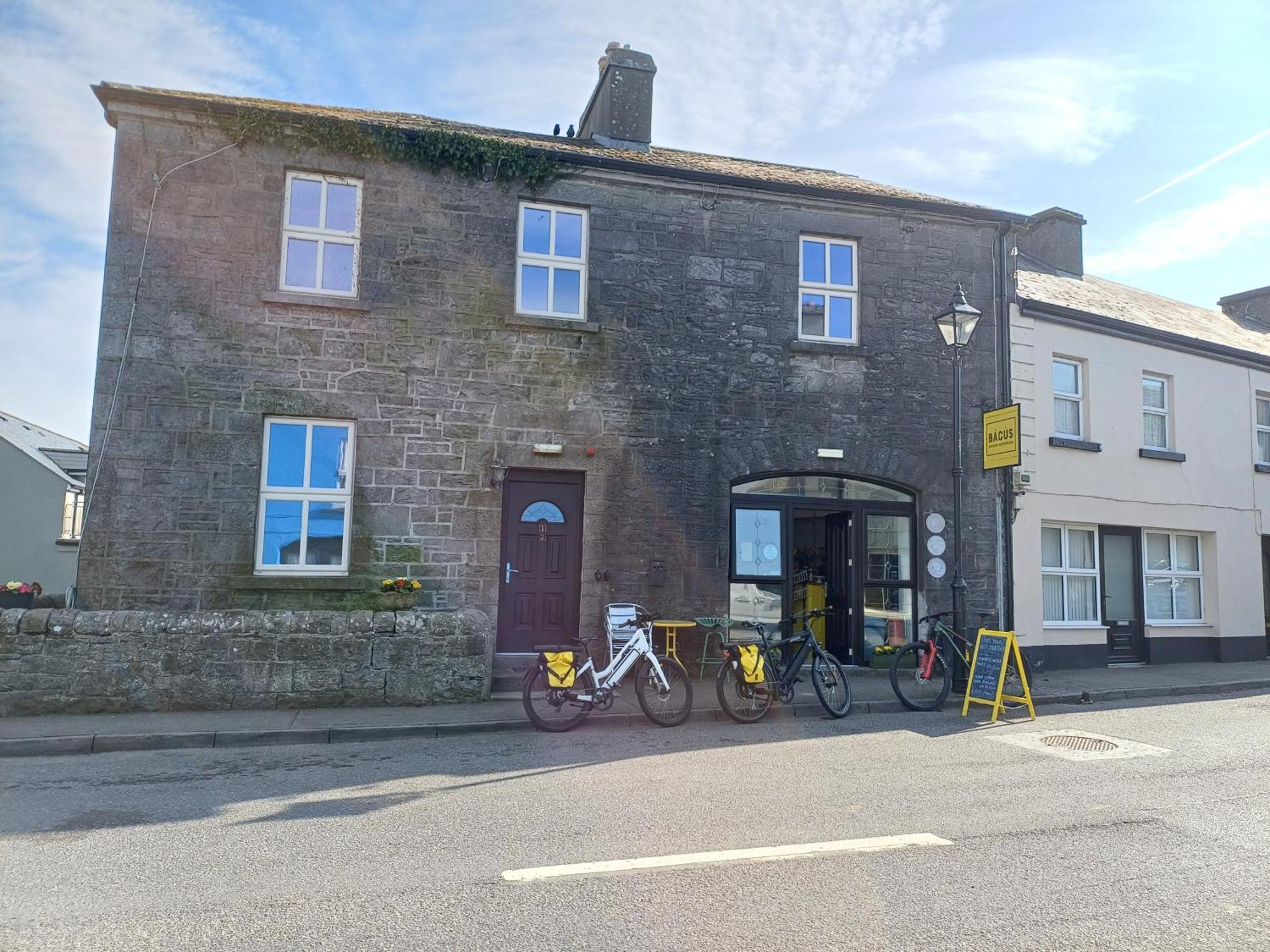 Clonbur House - Two Bedroom Village Apartment Galway Esterno foto