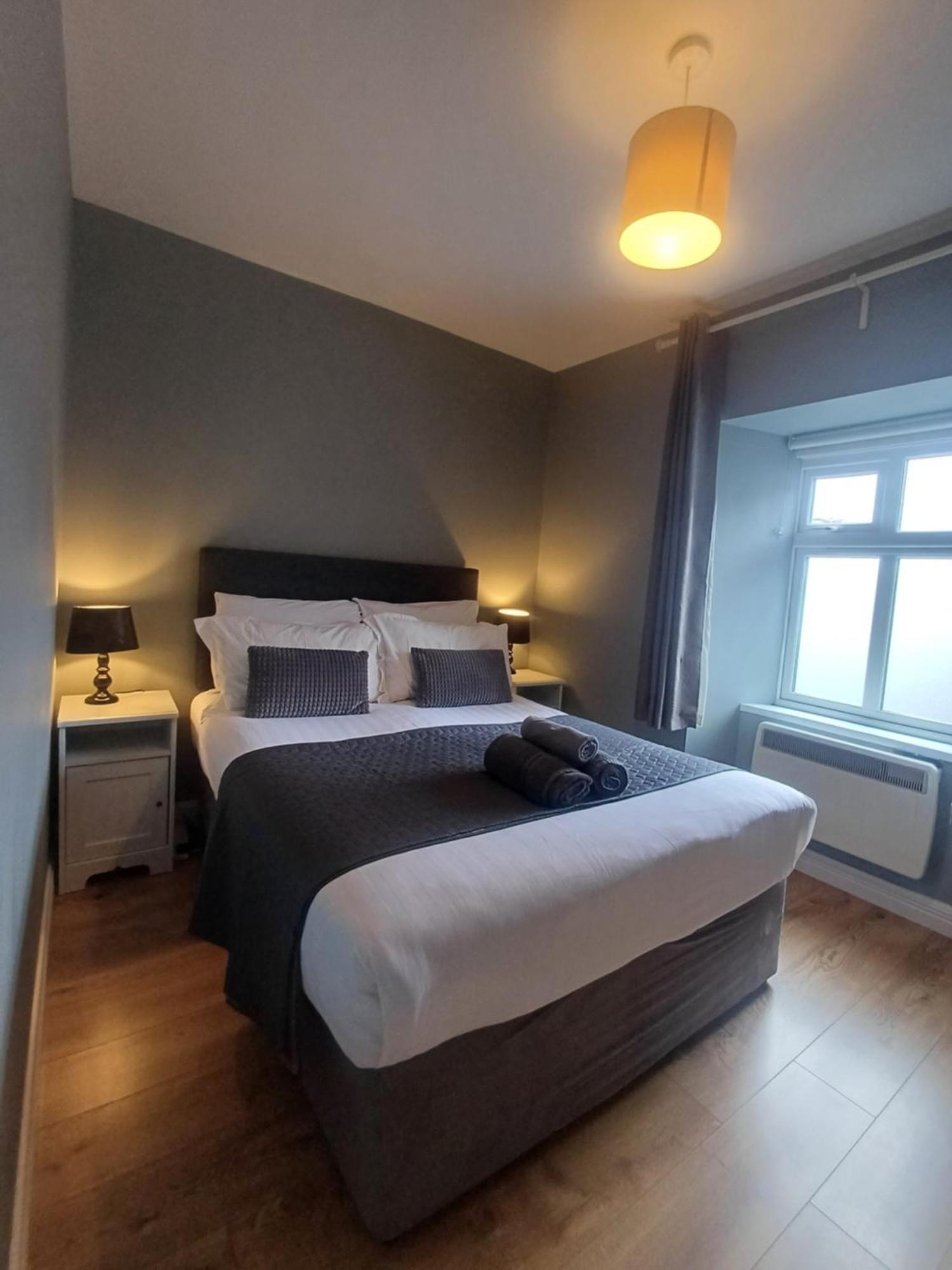 Clonbur House - Two Bedroom Village Apartment Galway Esterno foto