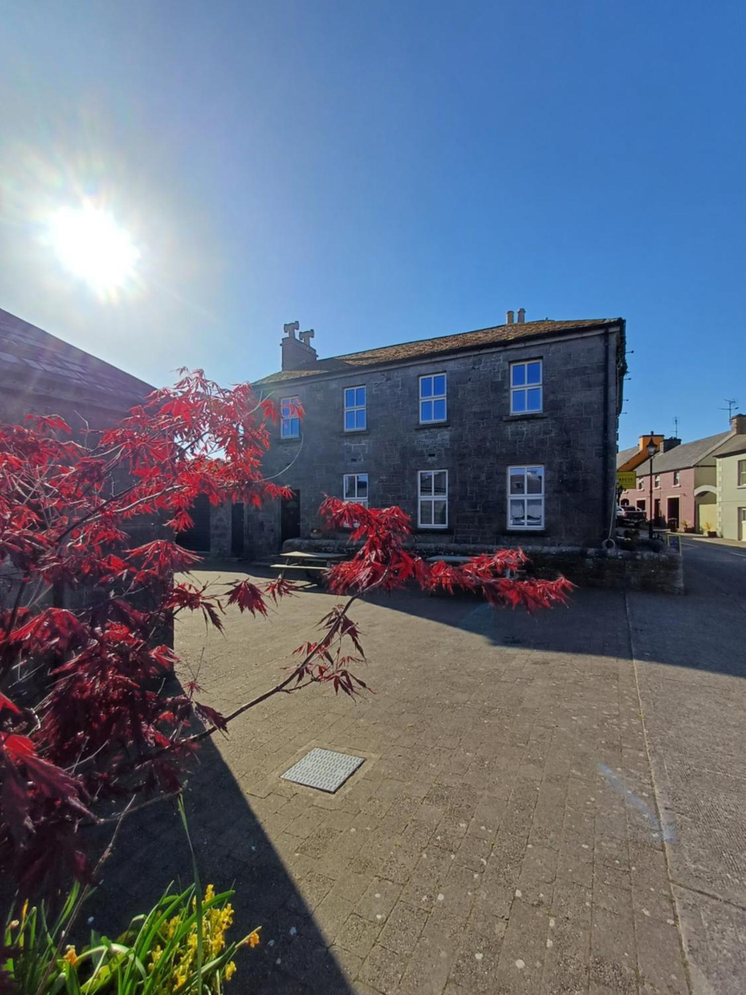 Clonbur House - Two Bedroom Village Apartment Galway Esterno foto