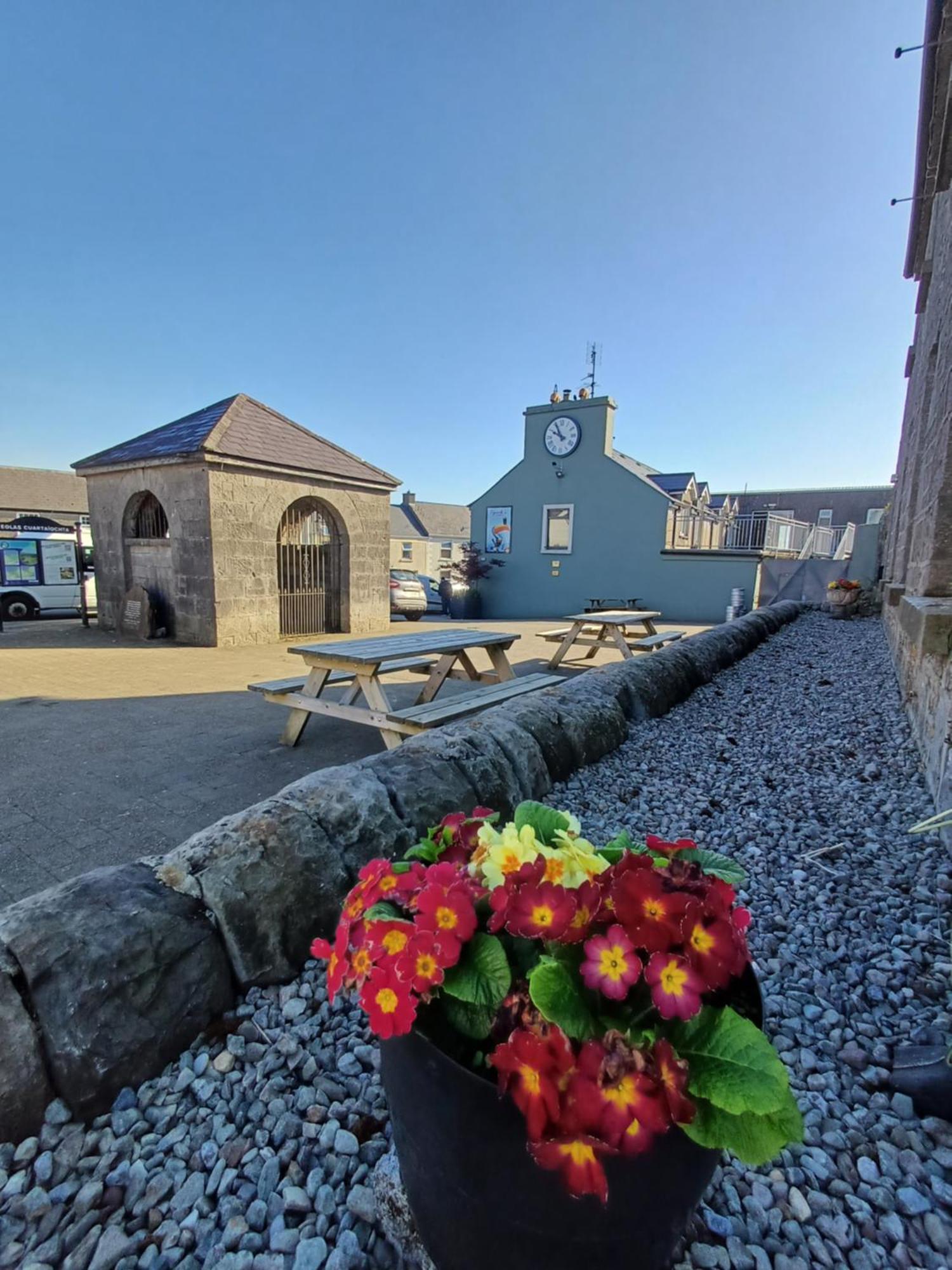 Clonbur House - Two Bedroom Village Apartment Galway Esterno foto