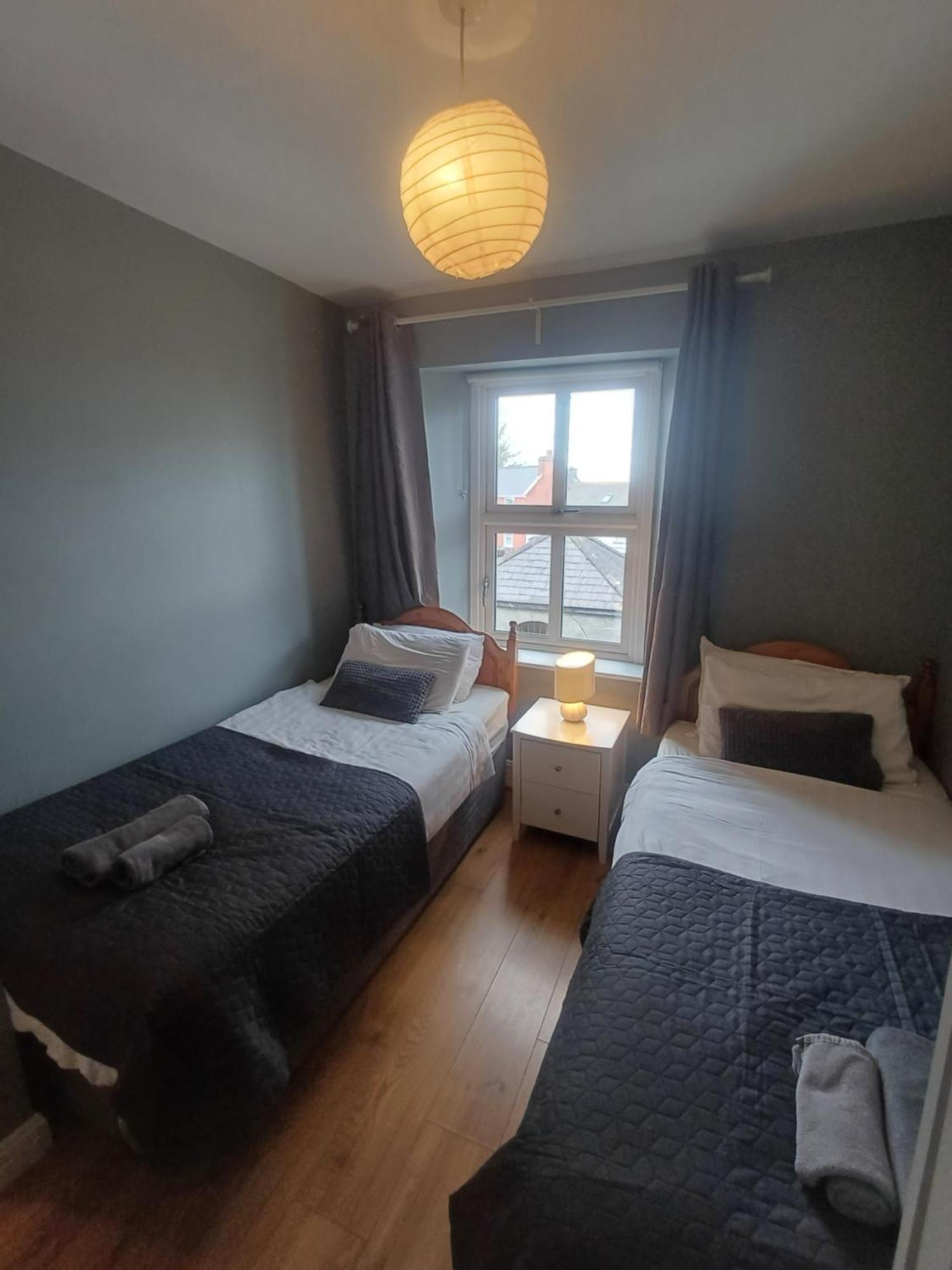 Clonbur House - Two Bedroom Village Apartment Galway Esterno foto