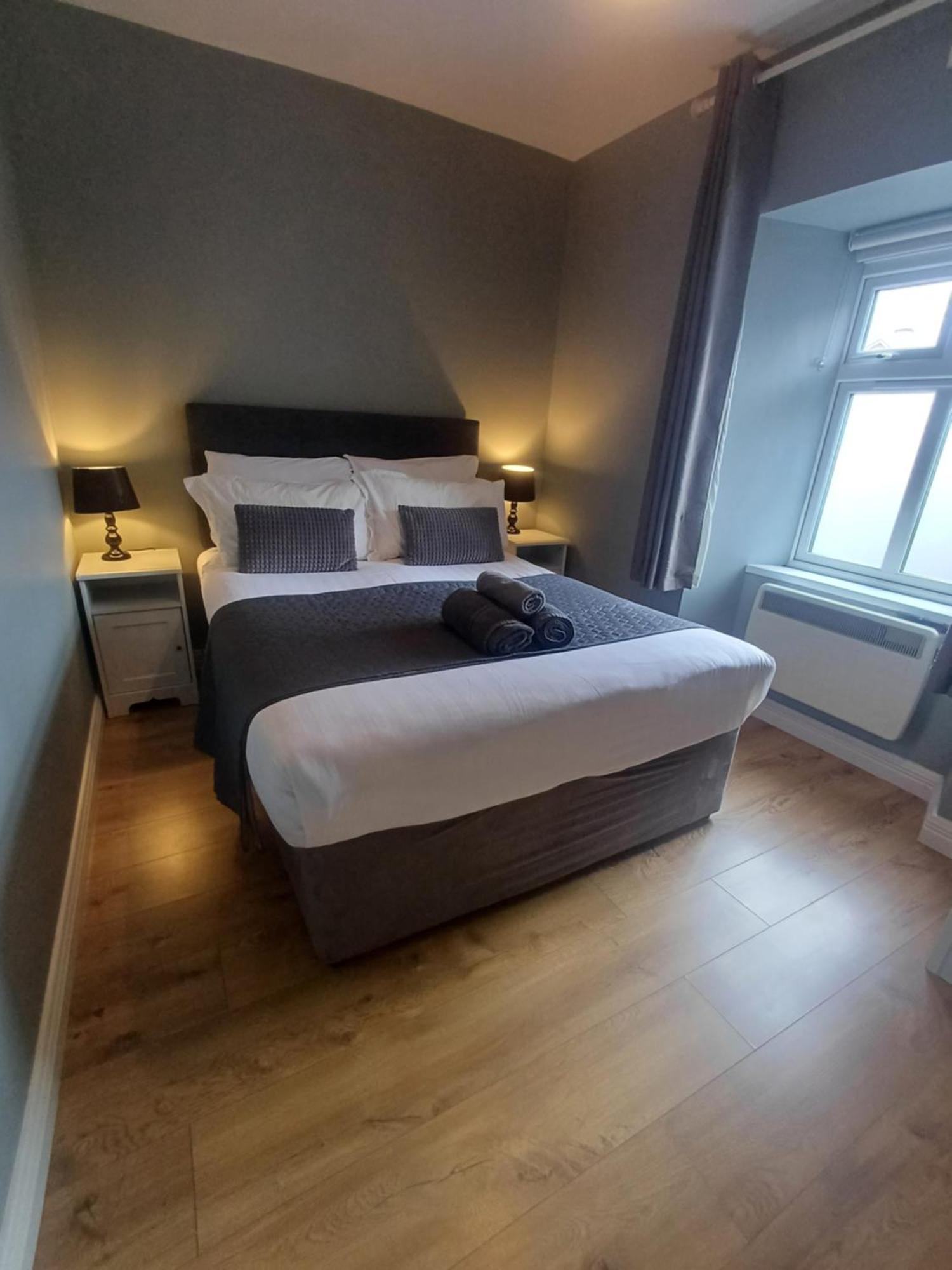 Clonbur House - Two Bedroom Village Apartment Galway Esterno foto