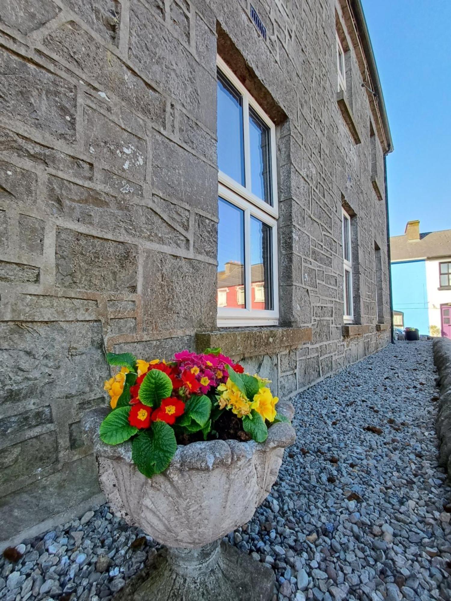 Clonbur House - Two Bedroom Village Apartment Galway Esterno foto